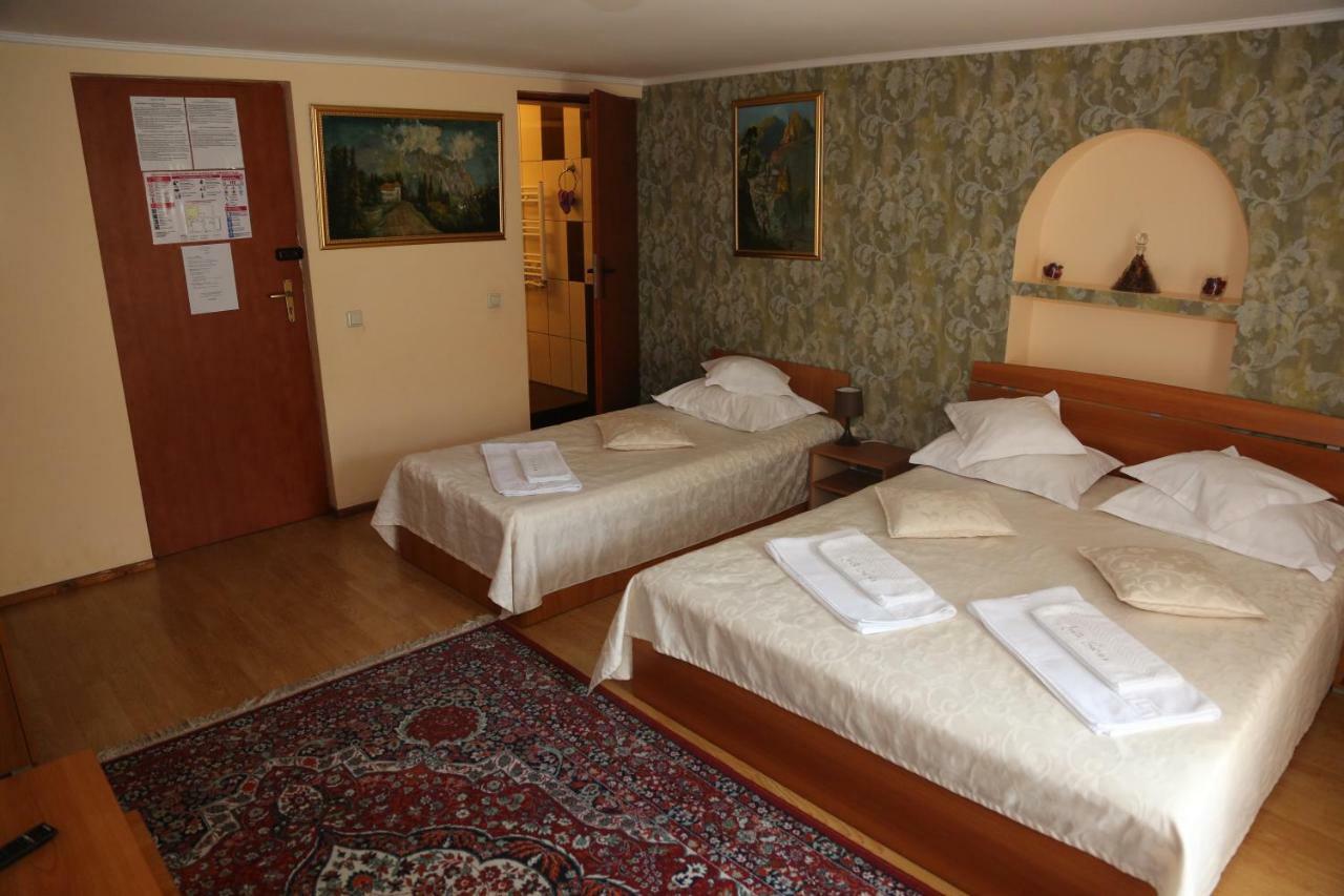 New Aosta Garden Hotell Sinaia Eksteriør bilde