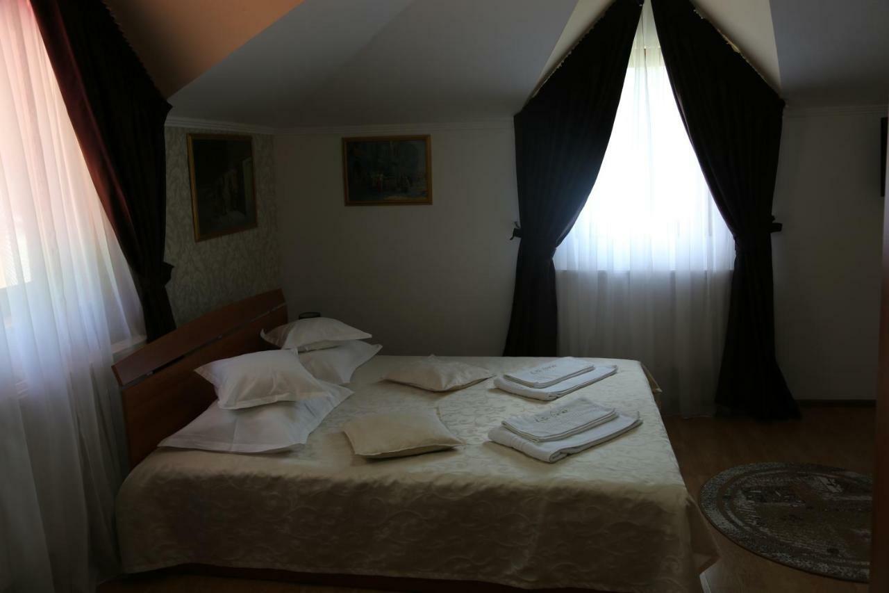 New Aosta Garden Hotell Sinaia Eksteriør bilde