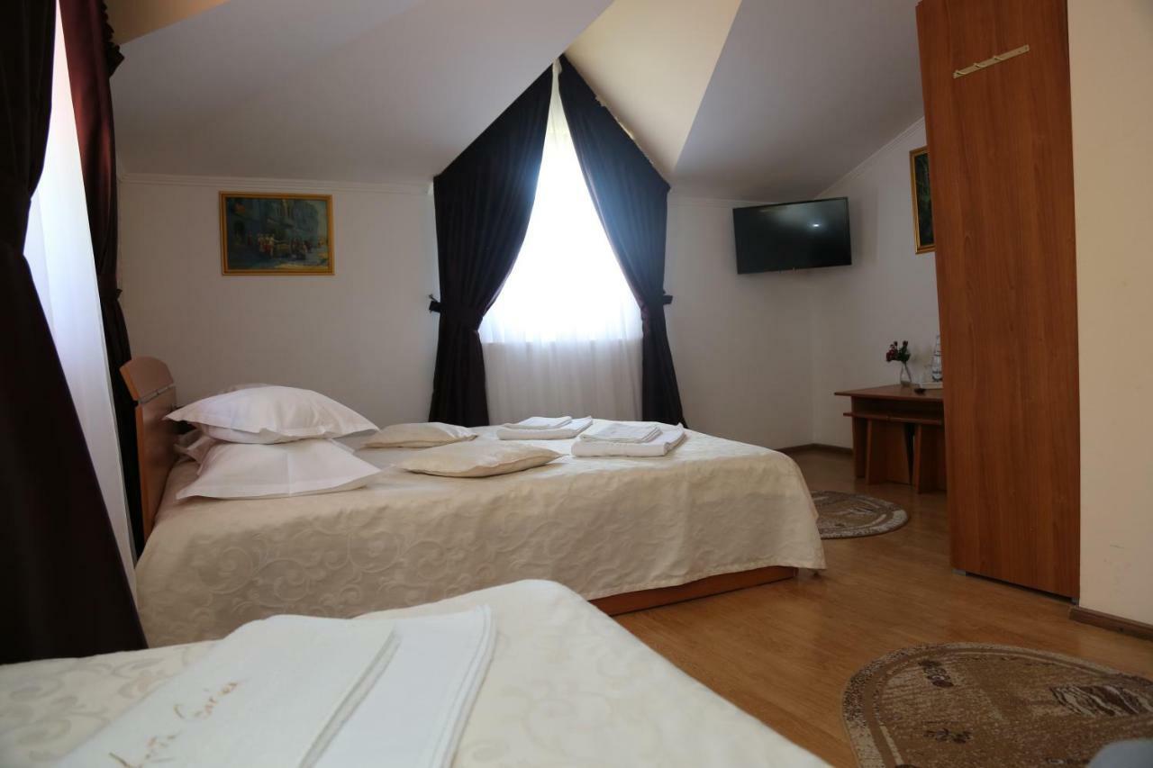 New Aosta Garden Hotell Sinaia Eksteriør bilde