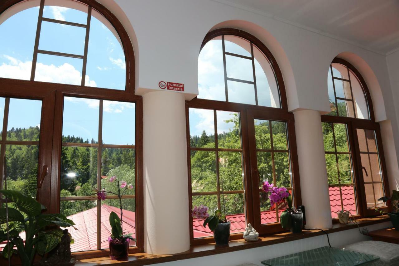 New Aosta Garden Hotell Sinaia Eksteriør bilde